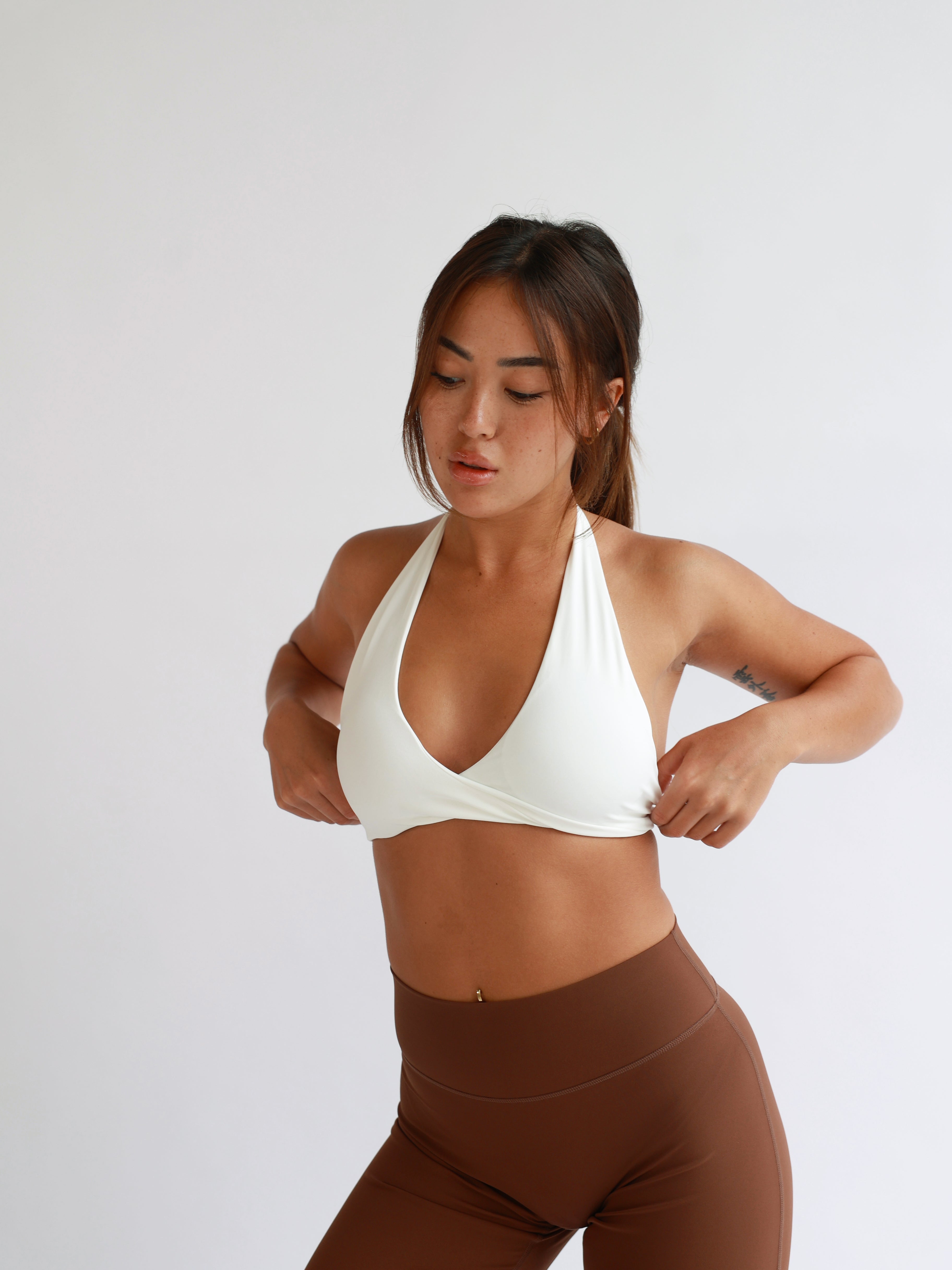 Halo Twist Sports Bra | White